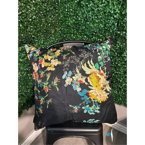 Johnny Was Floral Linen and Viscose Throw Pillow NWT $168 Retail - Picture 1 of 6